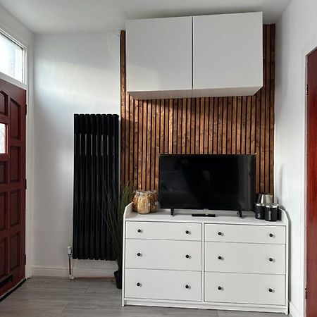 Modern En Suite Bedroom Close To City Centre Leeds  Eksteriør bilde