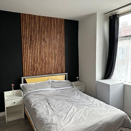 Modern En Suite Bedroom Close To City Centre Leeds  Eksteriør bilde