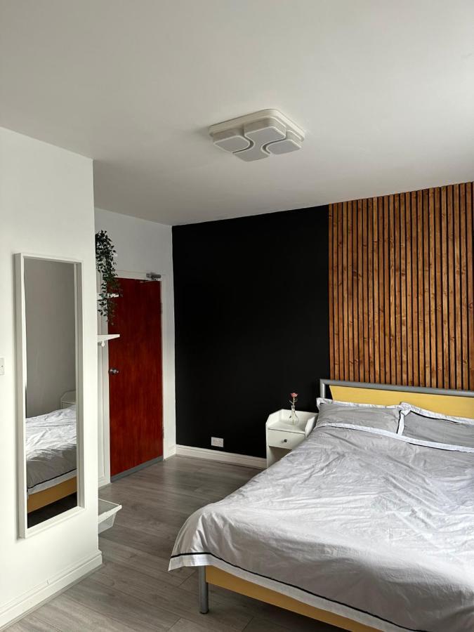 Modern En Suite Bedroom Close To City Centre Leeds  Eksteriør bilde