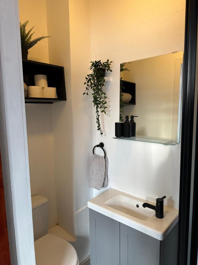 Modern En Suite Bedroom Close To City Centre Leeds  Eksteriør bilde